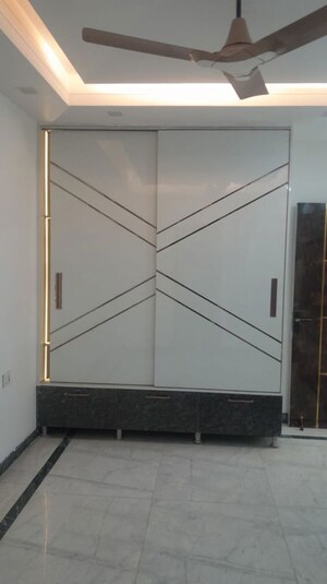 Furnished Amenities in 3 BHK Builder Floor at Smart Lane, Niti Khand – for Sale