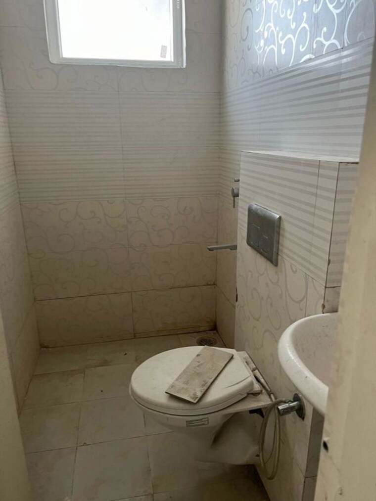 Bathroom, bcl-chinar-homes 3 Bedroom 1950 Sq.Ft. Builder Floor In Dhakoli Zirakpur 10042001