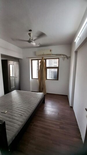 Room in 2.5 BHK Apartment at Lodha Splendora, Ghodbunder Road – for Rent