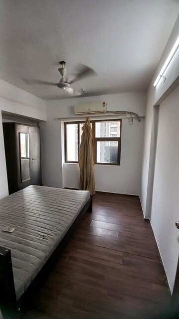 Room in 2.5 BHK Apartment at Lodha Splendora, Ghodbunder Road – for Rent