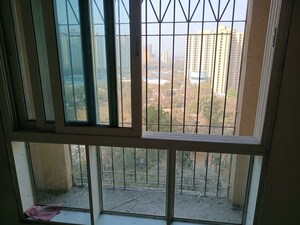 Room in 2 BHK Apartment at Dosti West County, Balkum Pada – for Rent