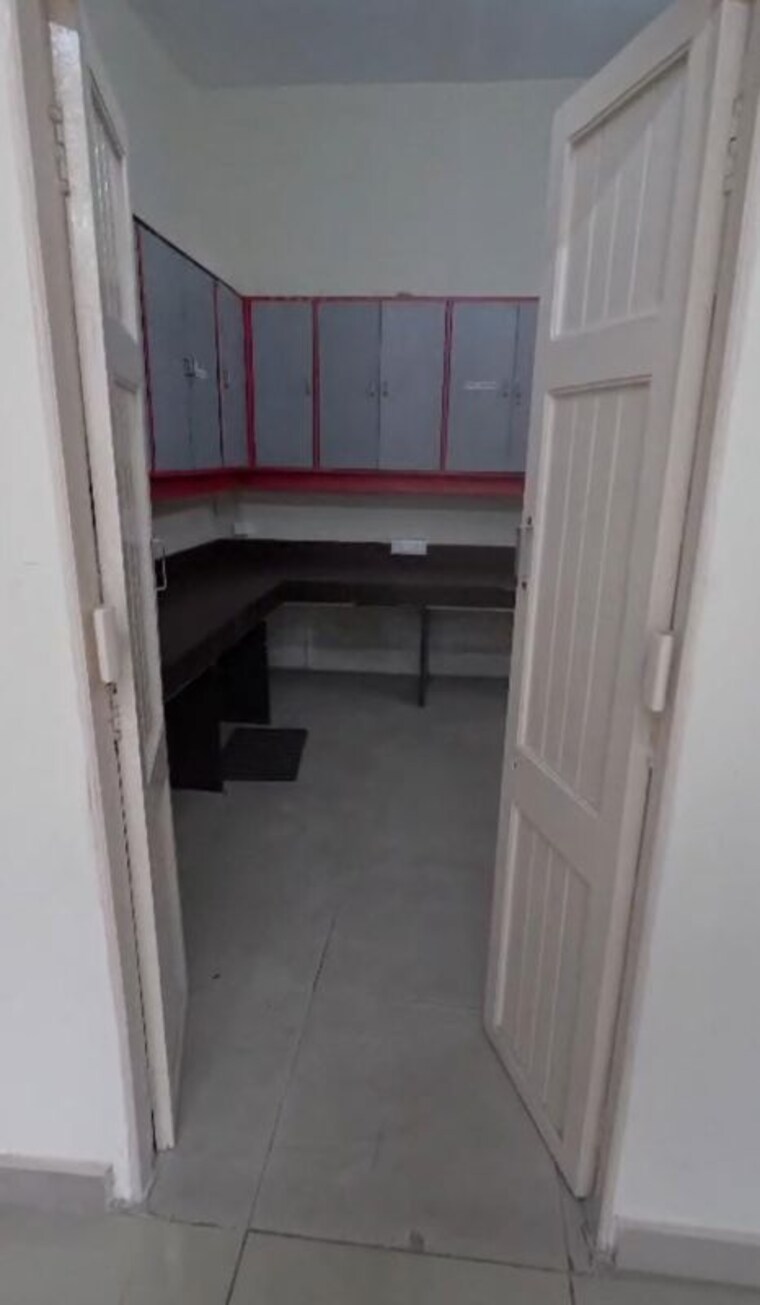 Bathroom, amrapali-tower Commercial Office Space 1000 Sq.Ft. In Hazra Road Kolkata 10042214