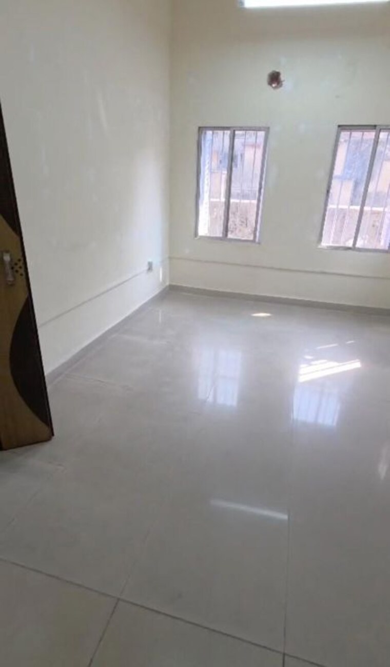 Room, amrapali-tower Commercial Office Space 1000 Sq.Ft. In Hazra Road Kolkata 10042214