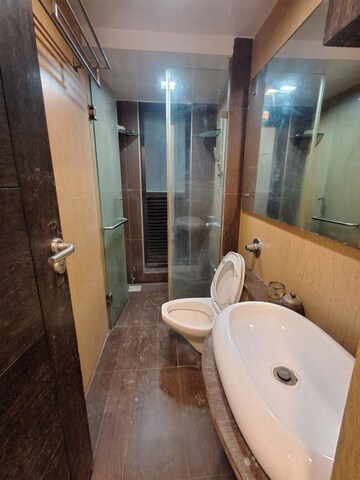 Bathroom in 4 BHK Apartment at Bhagwati Apartments, Santacruz West – for Rent