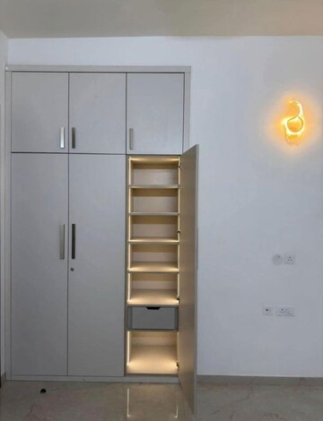 Furnished Amenities in 3 BHK Apartment at Smart World Orchard, Sector 61 – for Rent