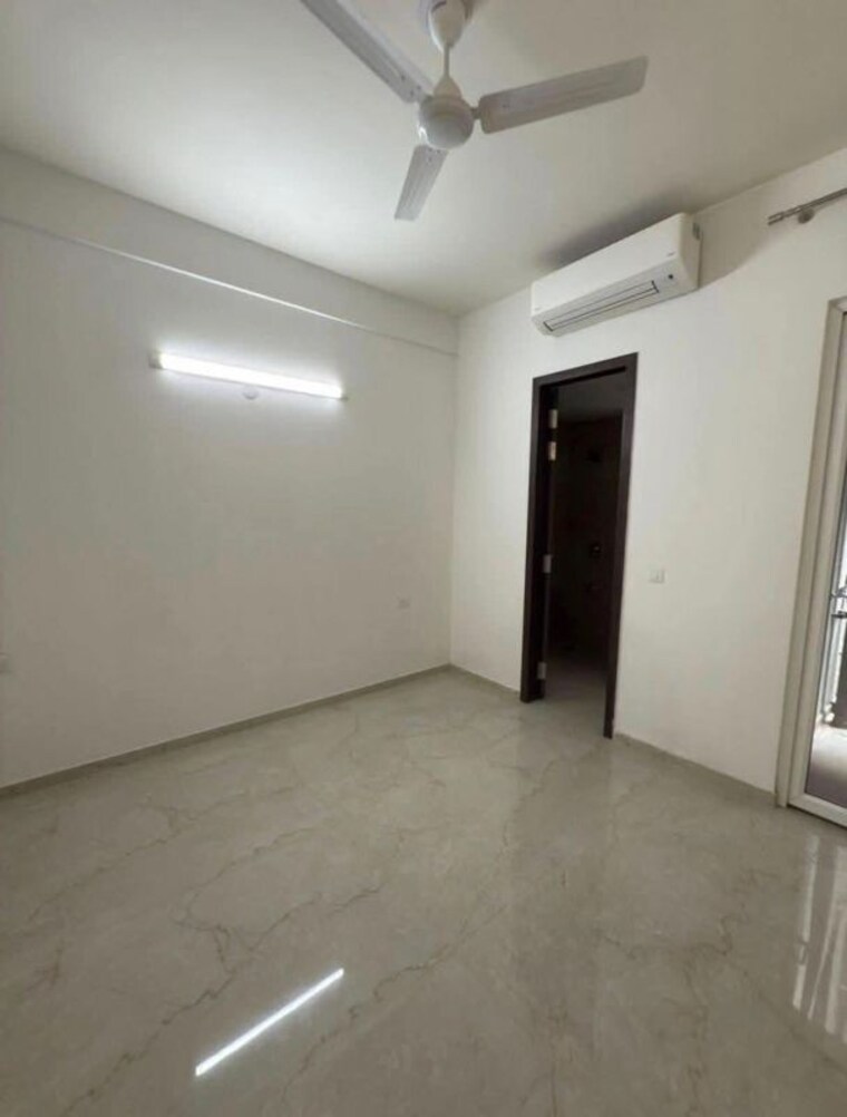 Room, smart-world-orchard 3 Bedroom 1680 Sq.Ft. Apartment In Sector 61 Gurgaon 10042234