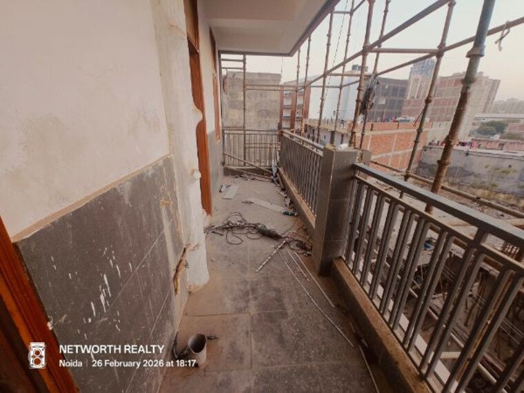 Balcony, sector 73 3 Bedroom 1500 Sq.Ft. Builder Floor In Sector 73 Noida 10042221