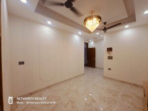 Room in 3 BHK Builder Floor at Sector 73 – for Sale