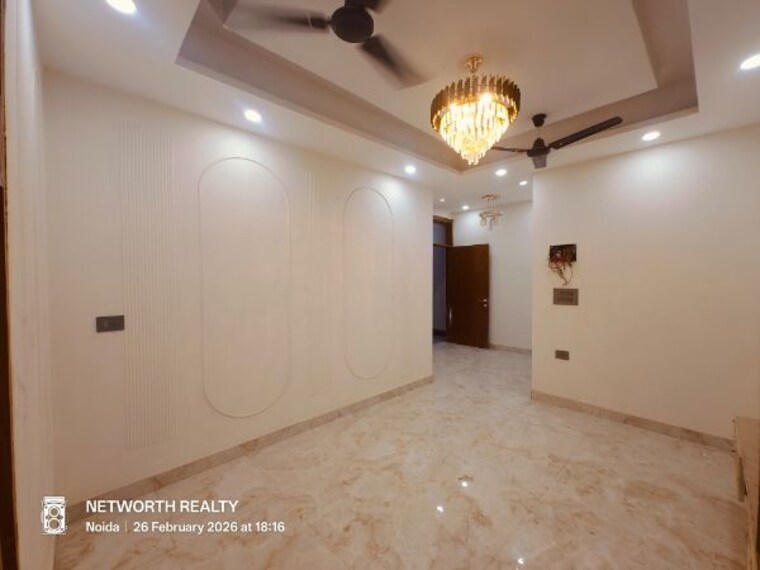 Room, sector 73 3 Bedroom 1500 Sq.Ft. Builder Floor In Sector 73 Noida 10042221