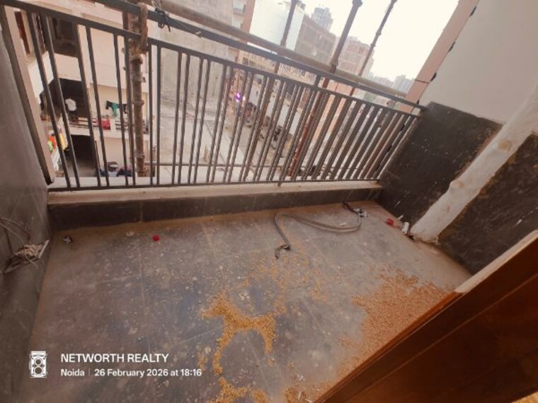Balcony, sector 73 3 Bedroom 1500 Sq.Ft. Builder Floor In Sector 73 Noida 10042221