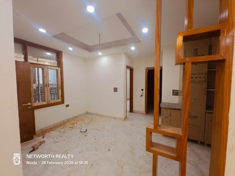 Room, sector 73 3 Bedroom 1500 Sq.Ft. Builder Floor In Sector 73 Noida 10042221