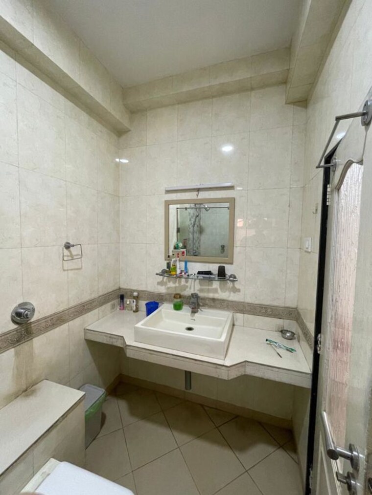 Bathroom, anand-ashram 3 Bedroom 1300 Sq.Ft. Apartment In Khar West Mumbai 10042239