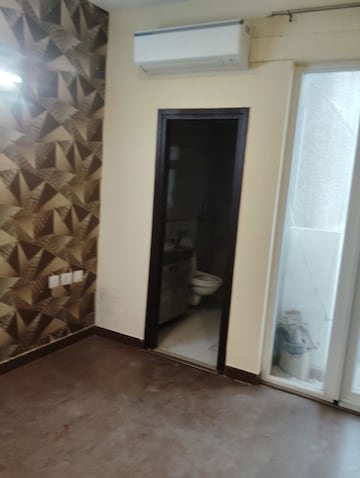 Room in 3 BHK Apartment at Mapsko Mount Ville, Sector 79 – for Rent