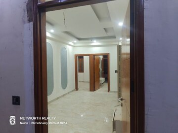 Room in 2 BHK Builder Floor at Sector 73 – for Sale