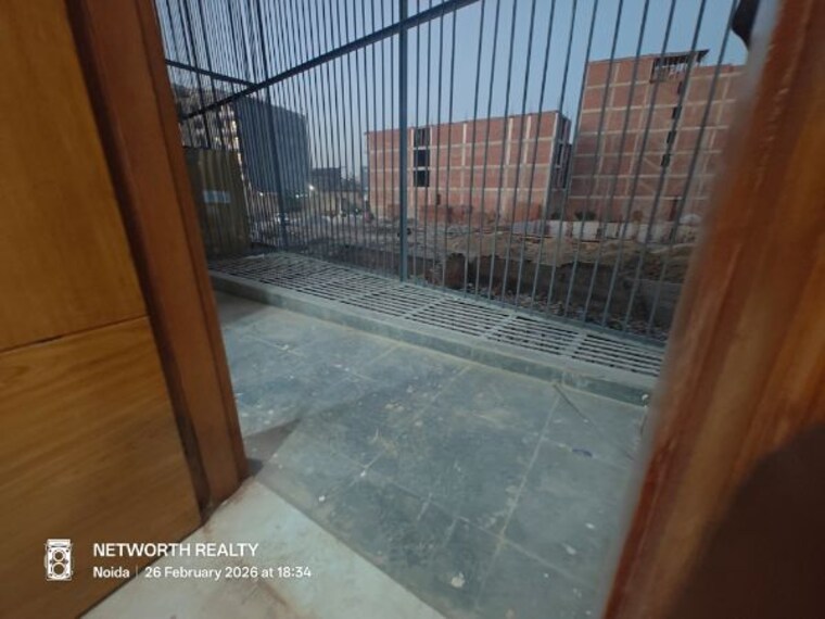 Balcony, sector 73 2 Bedroom 1050 Sq.Ft. Builder Floor In Sector 73 Noida 10042405