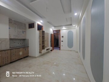 Room in 2 BHK Builder Floor at Sector 73 – for Sale