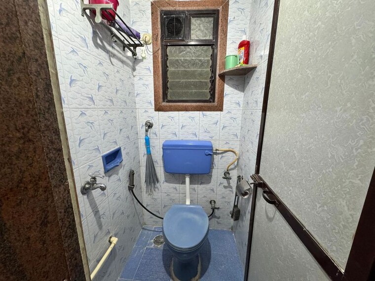 Bathroom, bhagya-apartments 2 Bedroom 810 Sq.Ft. Apartment In Andheri West Mumbai 10042452