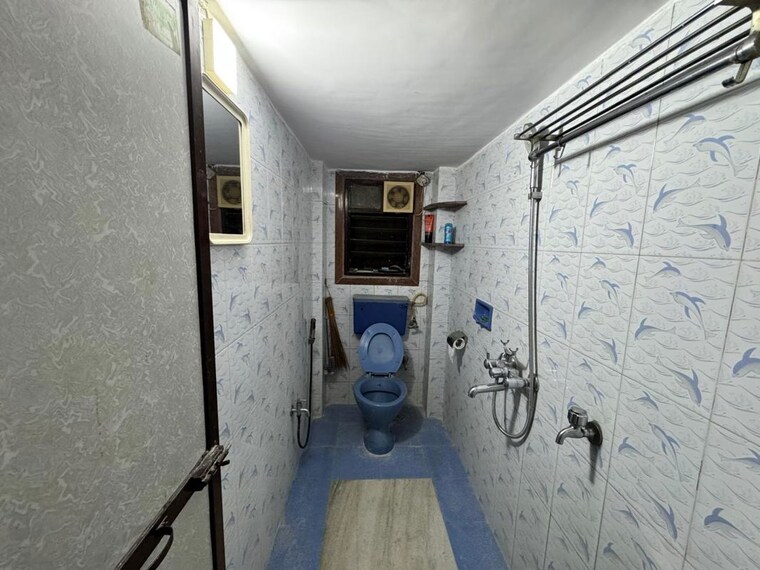 Bathroom, bhagya-apartments 2 Bedroom 810 Sq.Ft. Apartment In Andheri West Mumbai 10042452