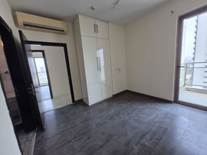 Room in 3.5 BHK Apartment at Tata Primanti Phase 2, Sector 72 – for Sale