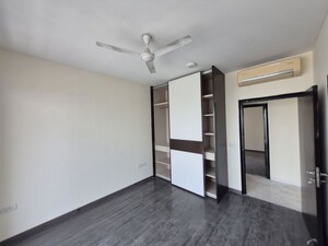 Room in 3.5 BHK Apartment at Tata Primanti Phase 2, Sector 72 – for Sale