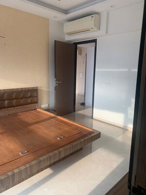 Room in 4 BHK Apartment at DB Woods, Goregaon East – for Rent