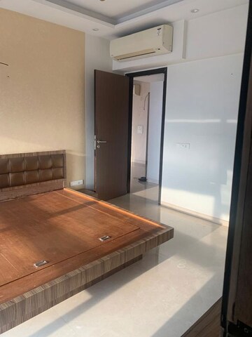 Room in 4 BHK Apartment at DB Woods, Goregaon East – for Rent