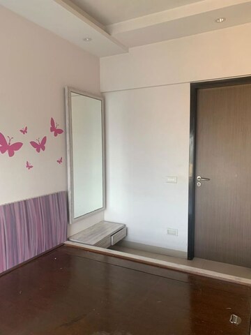 Room in 4 BHK Apartment at DB Woods, Goregaon East – for Rent