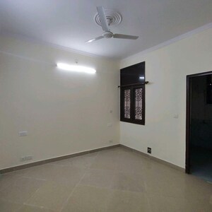 Room in 3 BHK Apartment at Parsvnath Prestige, Sector 93a – for Rent