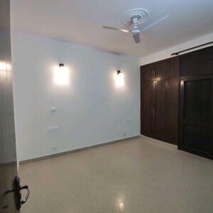 Room in 3 BHK Apartment at Parsvnath Prestige, Sector 93a – for Rent