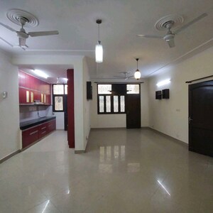 Room in 3 BHK Apartment at Parsvnath Prestige, Sector 93a – for Rent