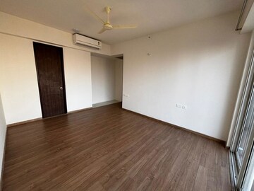 Room in 2 BHK Apartment at Indiabulls One Indiabulls, Pokhran Road No Two – for Rent