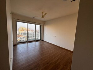 Room in 2 BHK Apartment at Indiabulls One Indiabulls, Pokhran Road No Two – for Rent