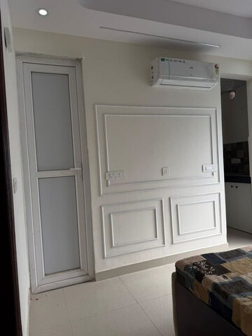 Room in 3 BHK Builder Floor at ROF Portico, Sector 43 – for Rent