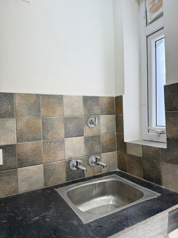 Kitchen, rof-portico 3 Bedroom 215 Sq.Yd. Builder Floor In Sector 43 Gurgaon 10042623