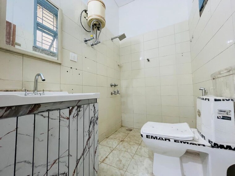 Bathroom, ansal-sushant-lok-i 2.5 Bedroom 215 Sq.Yd. Builder Floor In Sector 43 Gurgaon 10042642