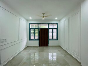 Living Room in 2.5 BHK Builder Floor at Ansal Sushant Lok I, Sector 43 – for Rent