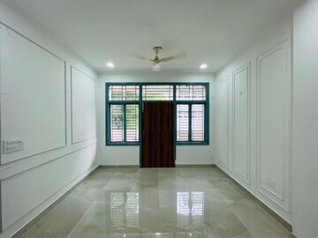 Living Room in 2.5 BHK Builder Floor at Ansal Sushant Lok I, Sector 43 – for Rent