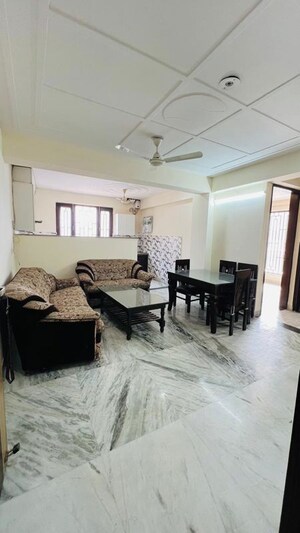 Living Room in 3 BHK Builder Floor at Ardee Mall, Sector 52 – for Rent