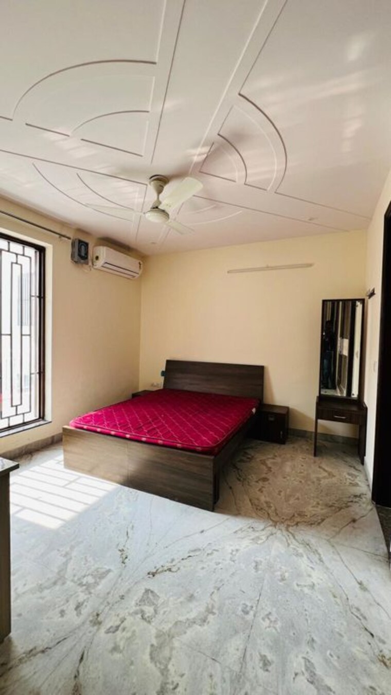Bedroom, ardee-mall 3 Bedroom 215 Sq.Yd. Builder Floor In Sector 52 Gurgaon 10042655