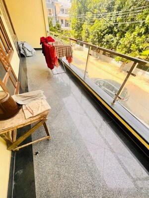 Balcony in 2.5 BHK Builder Floor at Ansal Sushant Lok I, Sector 43 – for Rent