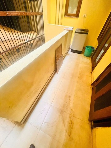 Balcony in 2.5 BHK Builder Floor at Ansal Sushant Lok I, Sector 43 – for Rent