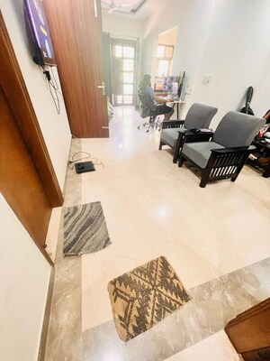 Living Room in 2.5 BHK Builder Floor at Ansal Sushant Lok I, Sector 43 – for Rent