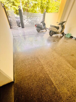 Living Room in 2.5 BHK Builder Floor at Ansal Sushant Lok I, Sector 43 – for Rent