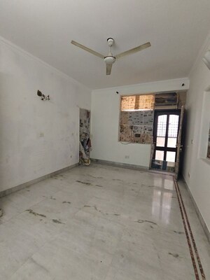 Room in 2 BHK Builder Floor at Ansal Sushant Lok I, Sector 43 – for Rent