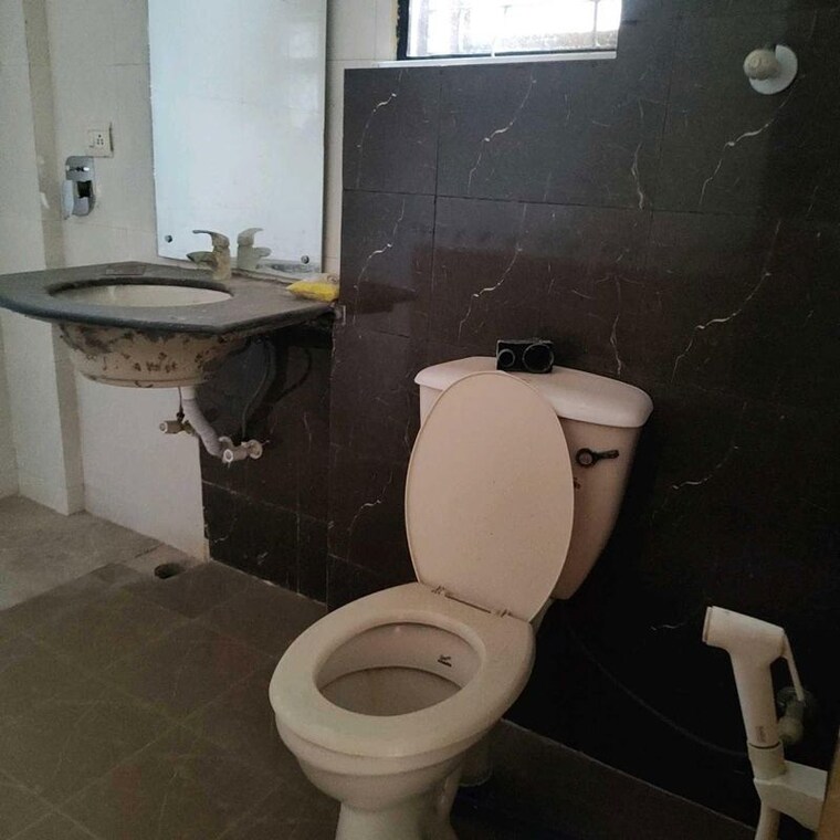 Bathroom, parsvnath-prestige 3 Bedroom 1795 Sq.Ft. Apartment In Sector 93a Noida 10042684