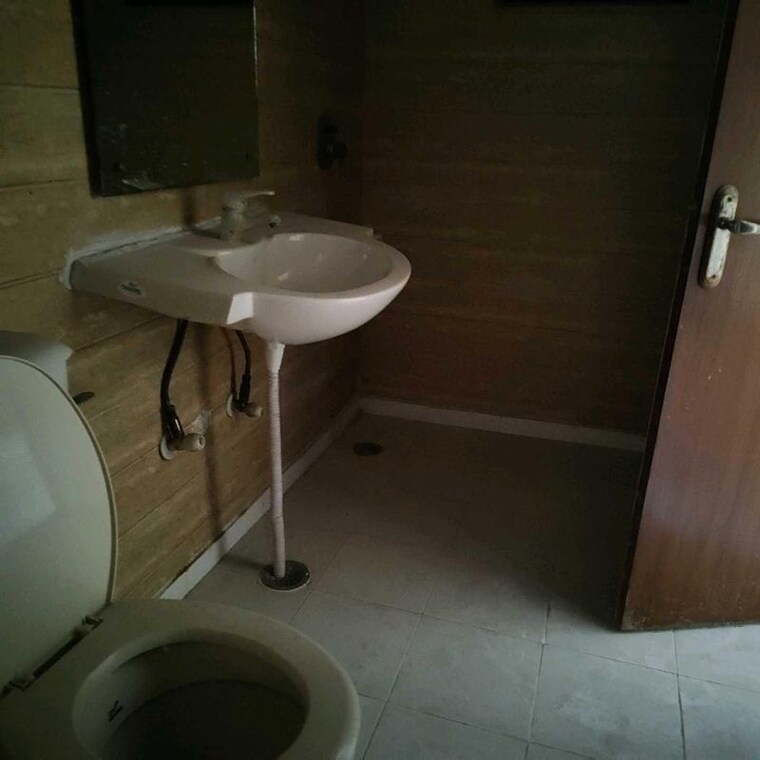 Bathroom, parsvnath-prestige 3 Bedroom 1795 Sq.Ft. Apartment In Sector 93a Noida 10042684