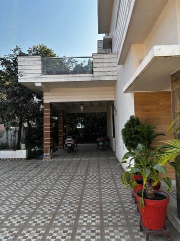 Parking in 2 BHK Independent House at Miyawala – for Rent