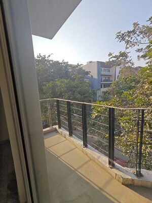 Balcony in 2.5 BHK Builder Floor at Ansal Sushant Lok I, Sector 43 – for Rent