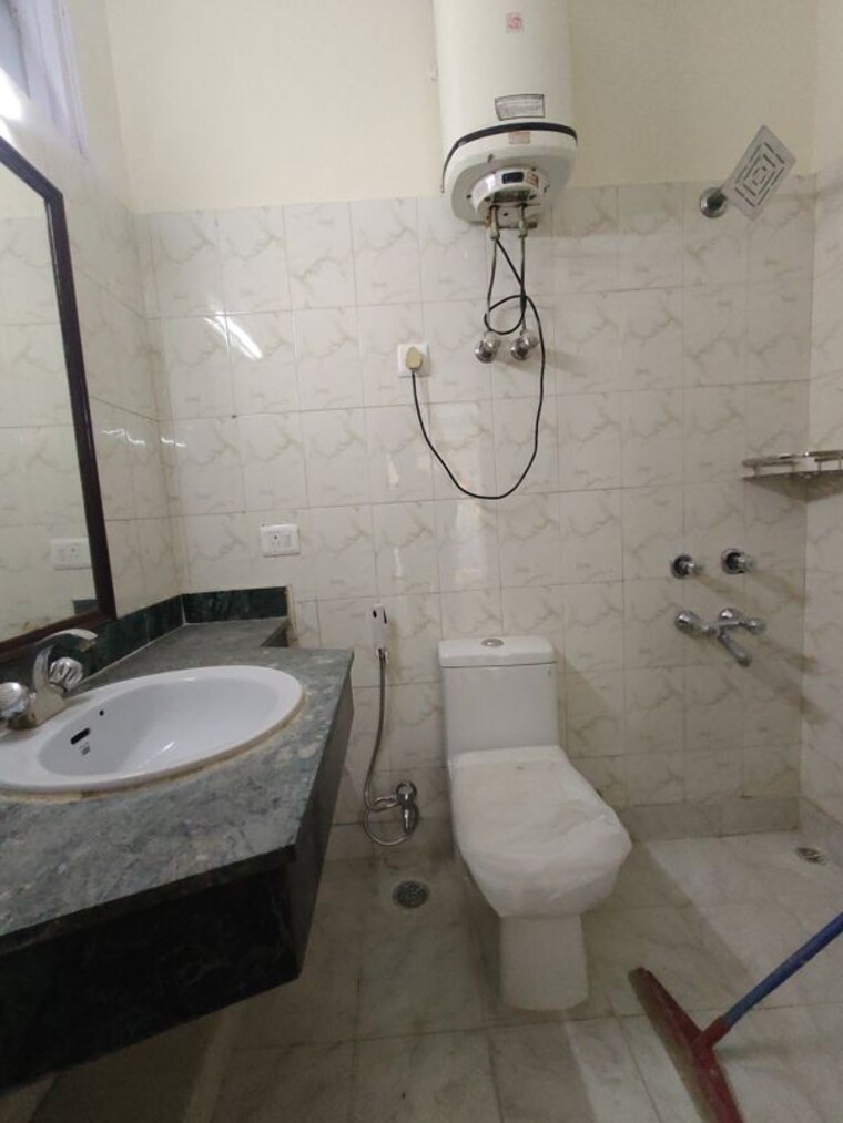 Bathroom, ansal-sushant-lok-i 2.5 Bedroom 215 Sq.Yd. Builder Floor In Sector 43 Gurgaon 10042710