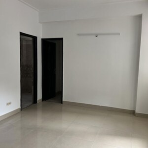 Room in 3 BHK Apartment at Supertech Emerald Court, Sector 93a – for Rent